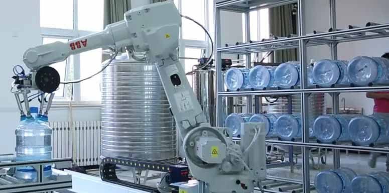 American technology leaders discussing AI innovation and manufacturing at a domestic facility